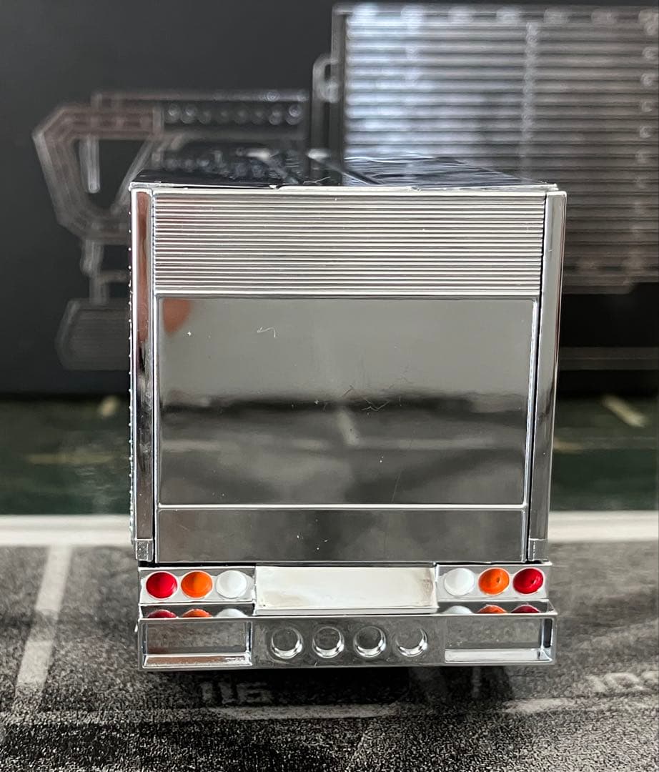 シルバー トラック型ミニカー 1/64