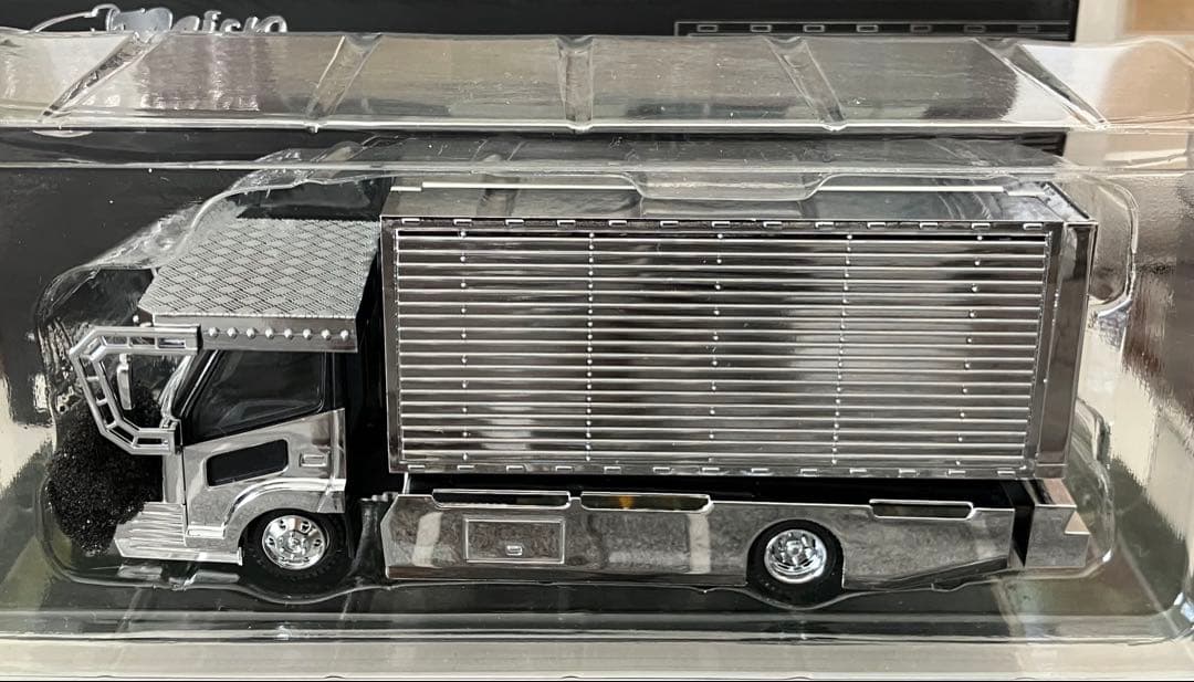 シルバー トラック型ミニカー 1/64