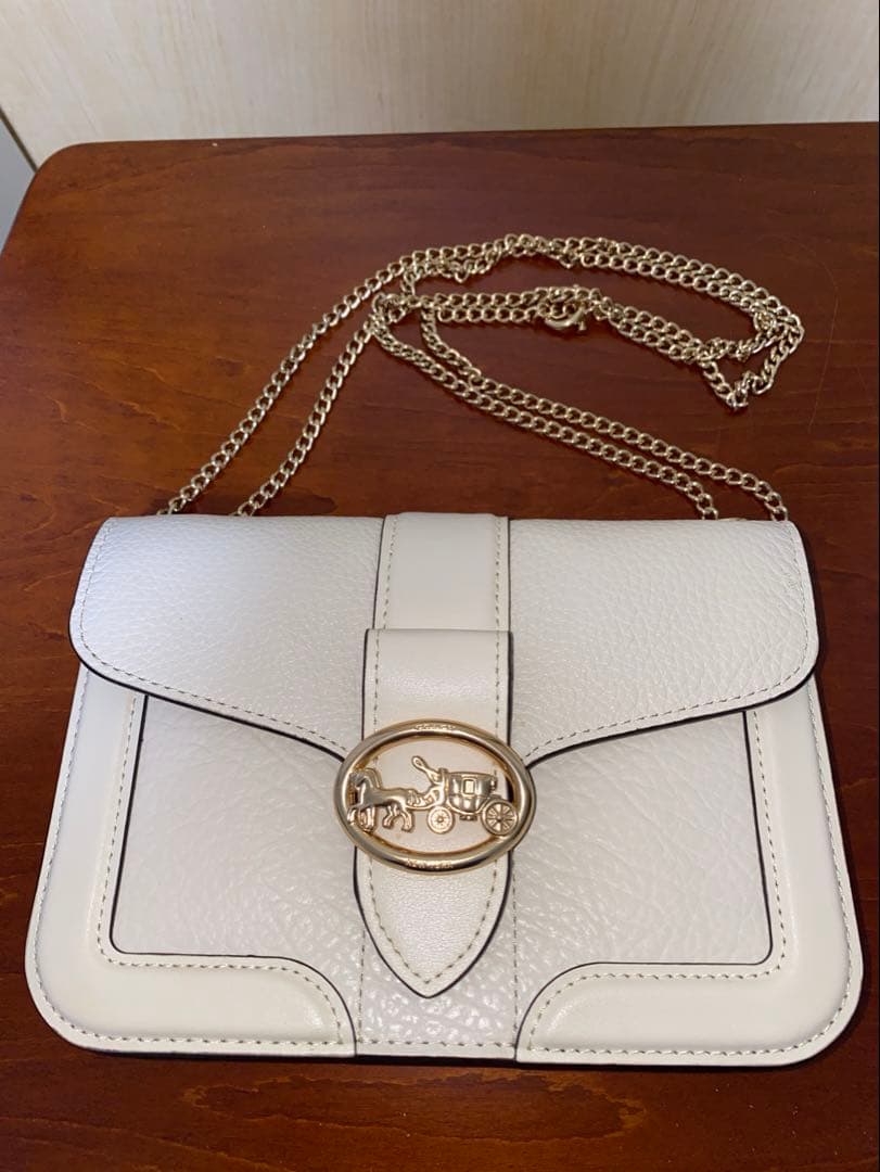 COACH ホワイトレザー ショルダーバッグ 馬車ロゴ ゴールドチェーン 美品