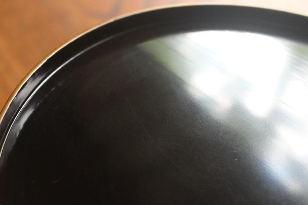 シンプルデザインに上質縁金黒漆の小ぶり丸盆（検輪島塗お盆丸盆