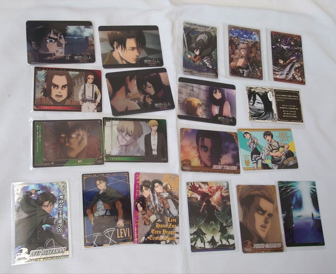 進撃の巨人　98点　まとめ売り　アクスタ　ポスター　カード　ファイル　フィギュア