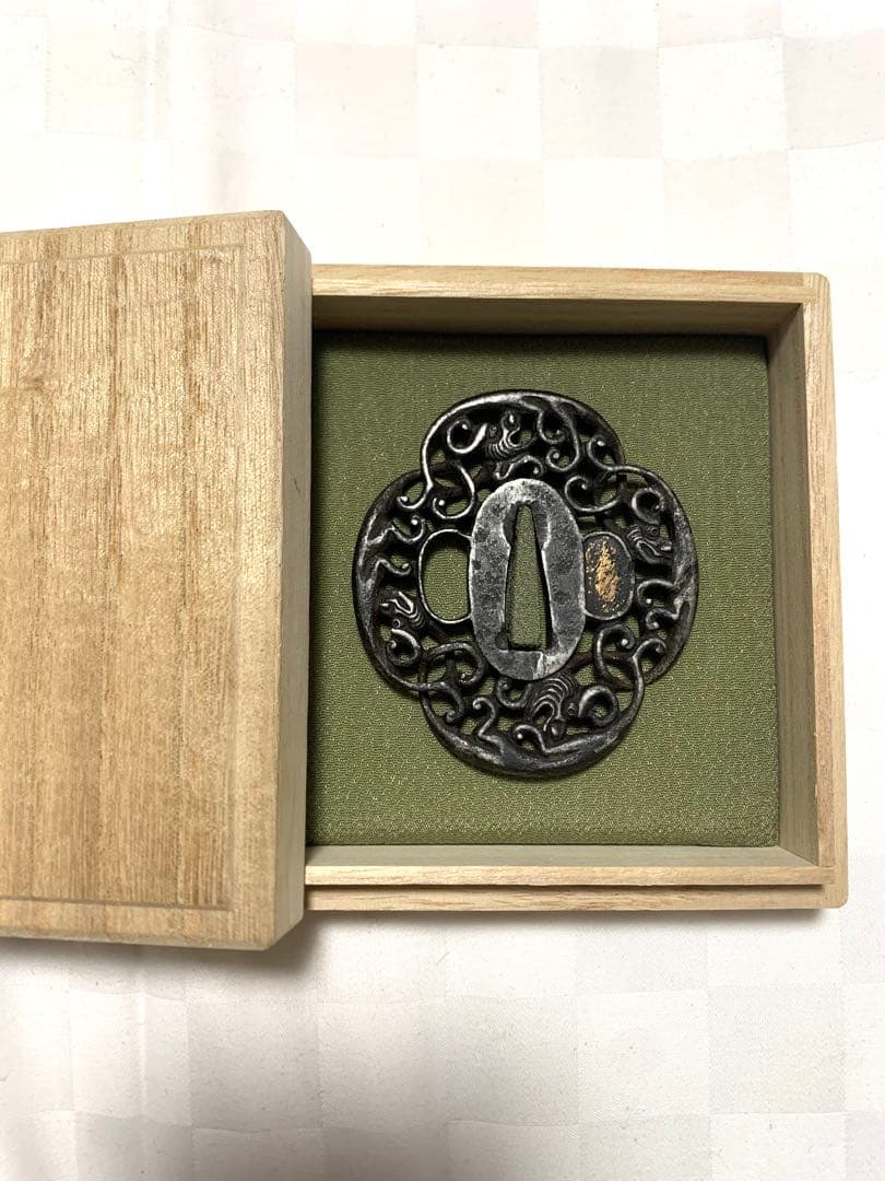 鉄製 鍔(つば) 複雑な彫刻