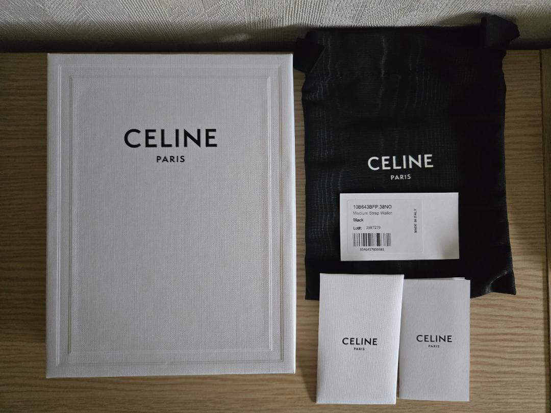 【未使用に近い】Celineセリーヌ ミディアム ストラップウォレット ブラック