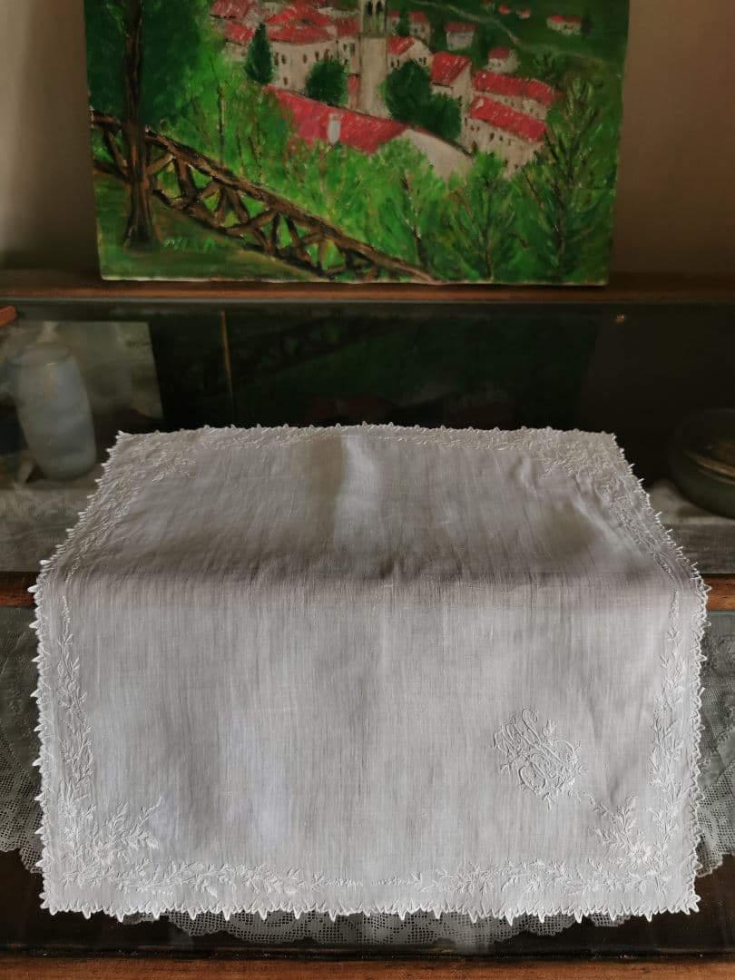 アンティークフランス 精緻なスカラップ 草花刺繍ハンカチーフ 花文字