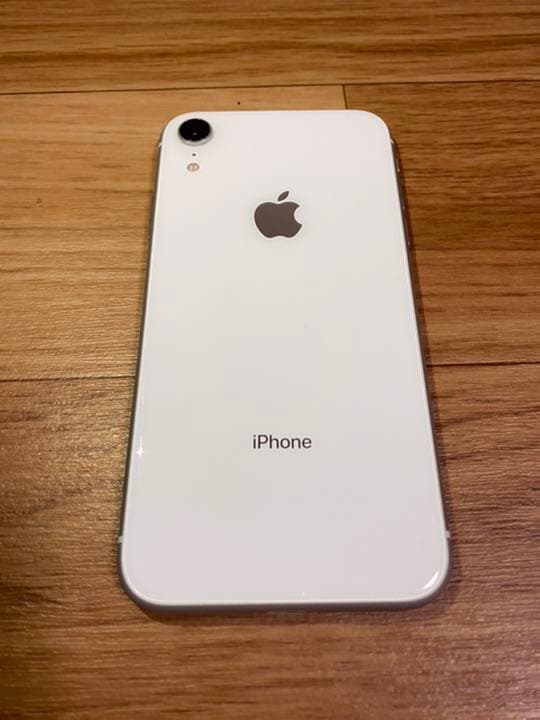 iPhone XR White 64 GB auおまけ付き