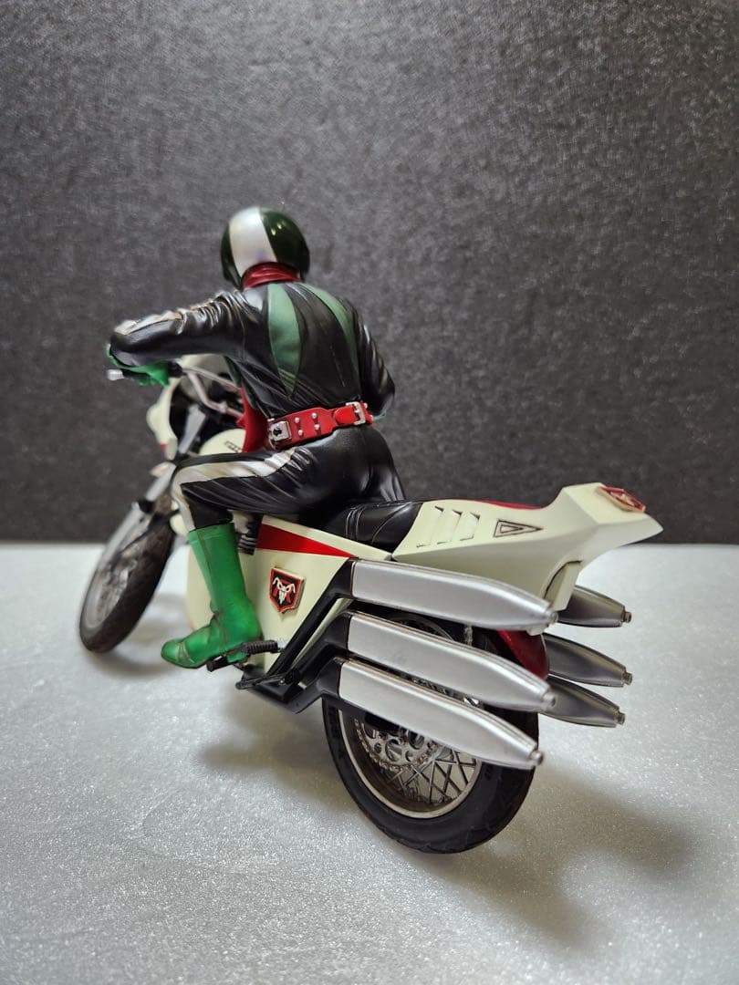あ*場様 【プロ完成品】コトブキヤ 仮面ライダー2号 ＆サイクロン号完成品