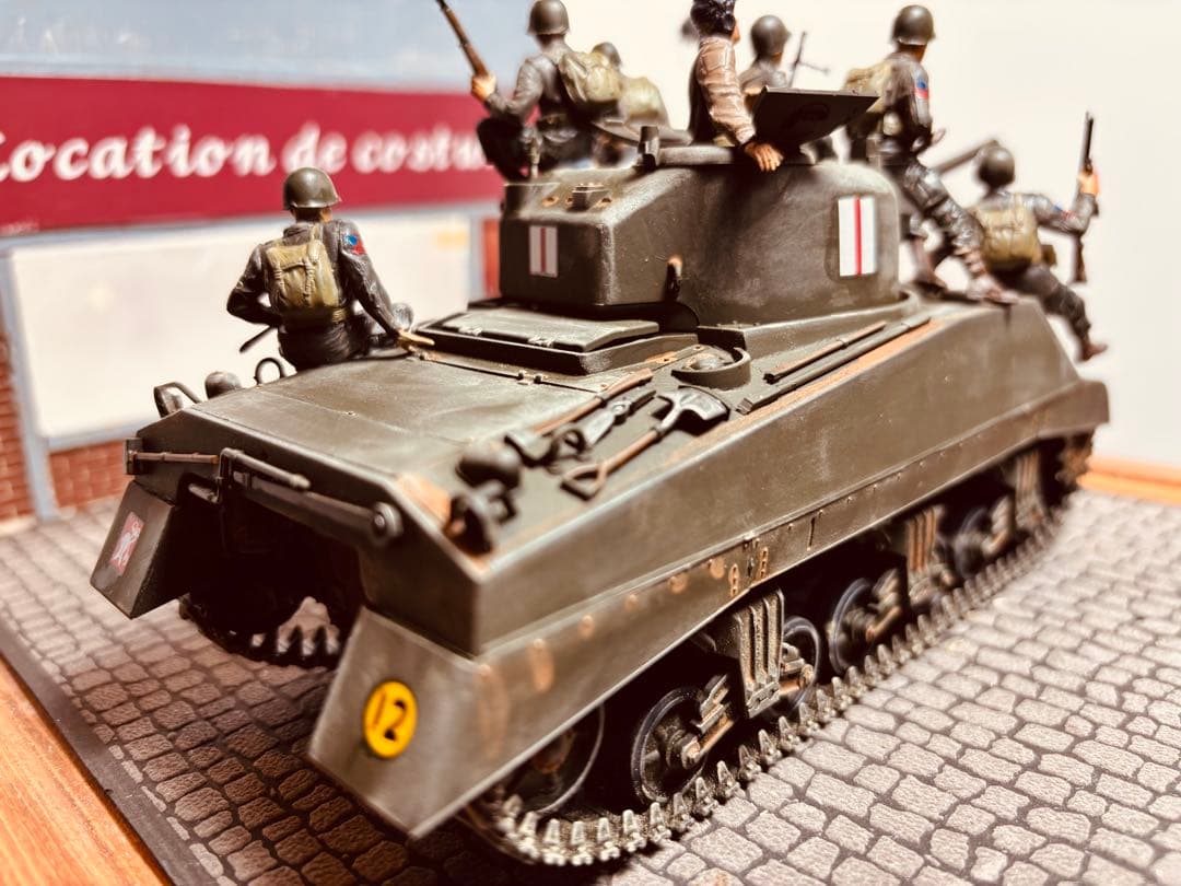 ホビーボス1／35 アメリカ軍落下傘部隊とイギリス軍タンク