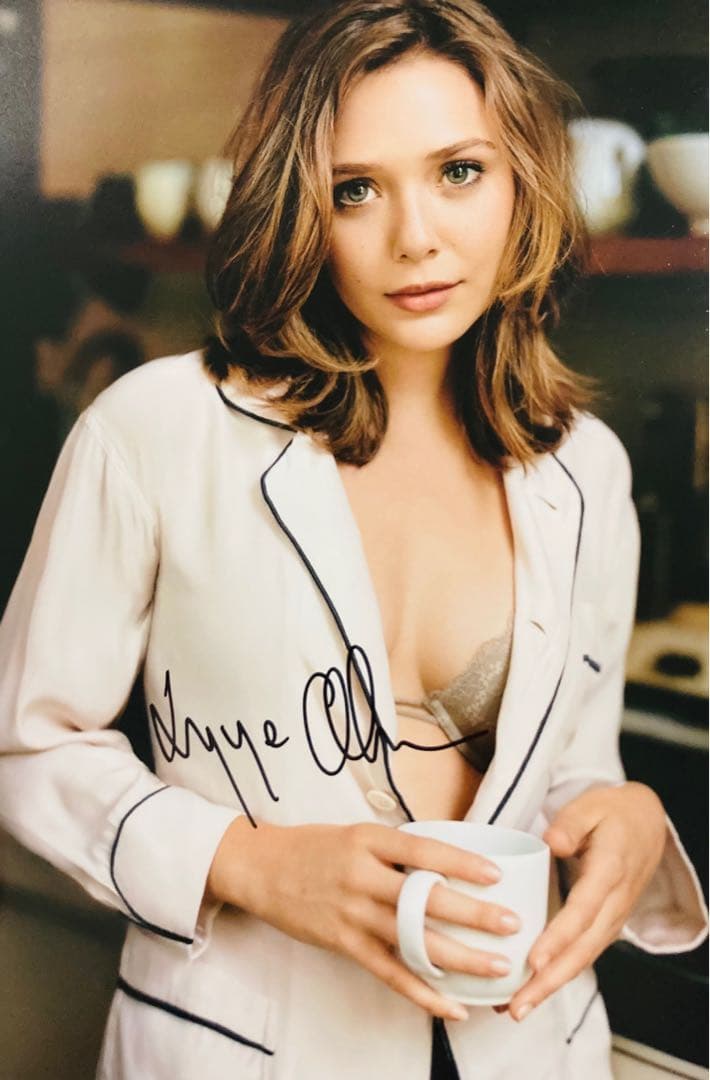 アベンジャーズ エリザベス・オルセン 直筆サイン入り写真 保証書付き