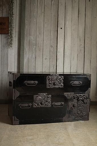 綺麗な打ち出し金具庄内箪笥3段タンス収納古家具古民家時代家具