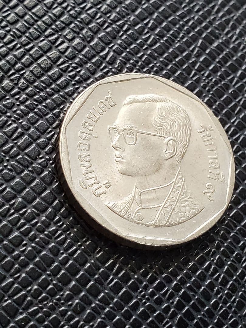 1683. タイ 5バーツ 硬貨 王の肖像 - メルカリ