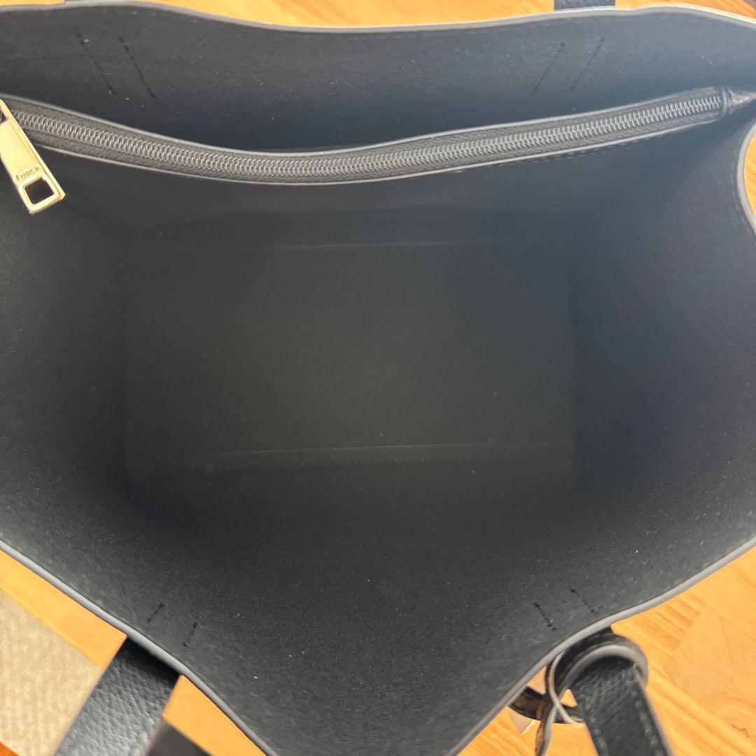 FURLA ブラックレザーハンドバッグ