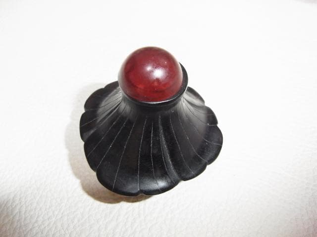 中国 清新時代（1800年頃）大変美しい◆黒い石 手彫 黒い蓮（ハス） 鼻煙壺 中国 清新時代（1800年頃）大変美しい◇黒い石 手彫 黒い蓮（ハス） 鼻煙