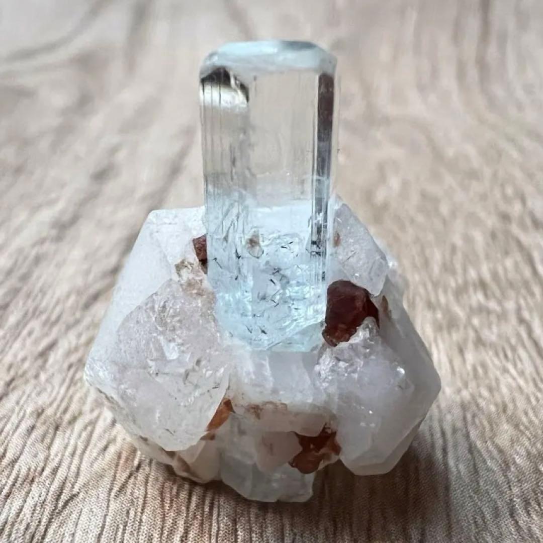 アクアマリン宝石鉱物標本