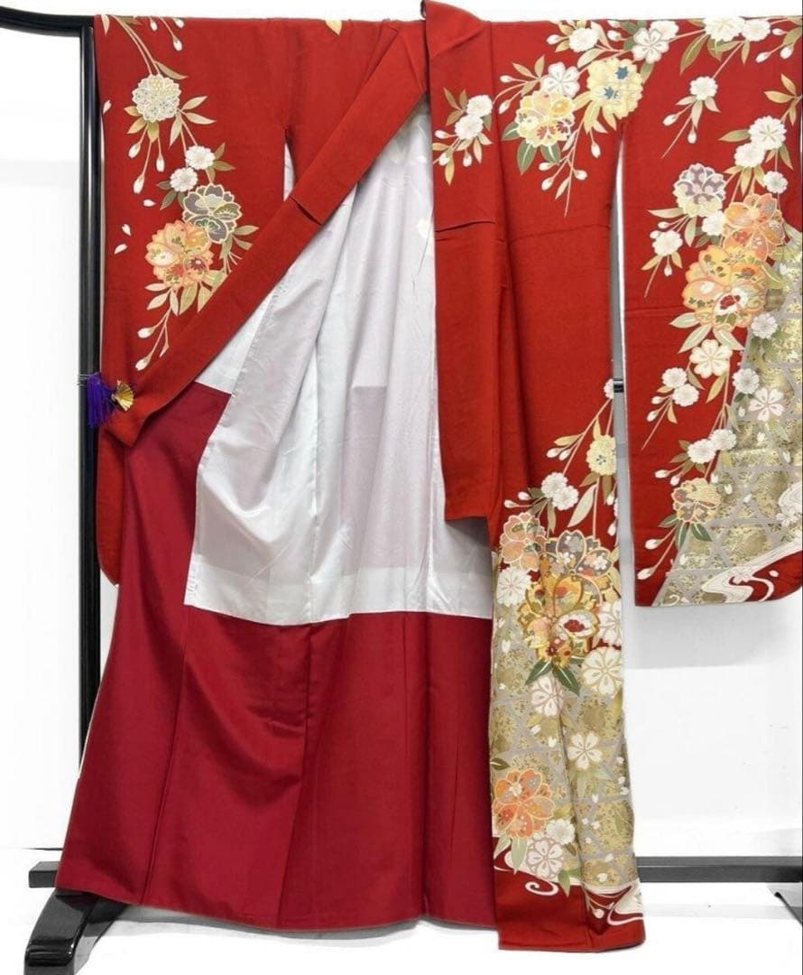 振袖 お着物 (赤ベース) 金駒刺繍 金彩 枝垂れ桜 桜花模様晴れの日 成人