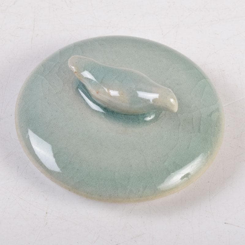 韓国人間文化財　柳海剛（柳根瀅）作　高麗青磁　象嵌鶴文　茶入　共箱　V　8407