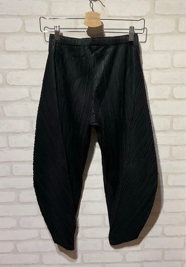 プリーツプリーズ　イッセイミヤケ　変形パンツ　バルーン　ブラック　日本製