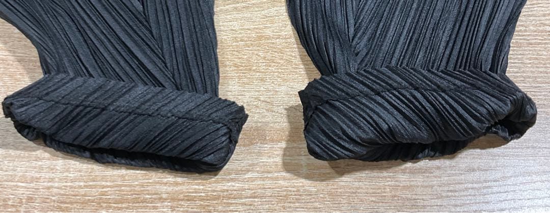 プリーツプリーズ　イッセイミヤケ　変形パンツ　バルーン　ブラック　日本製