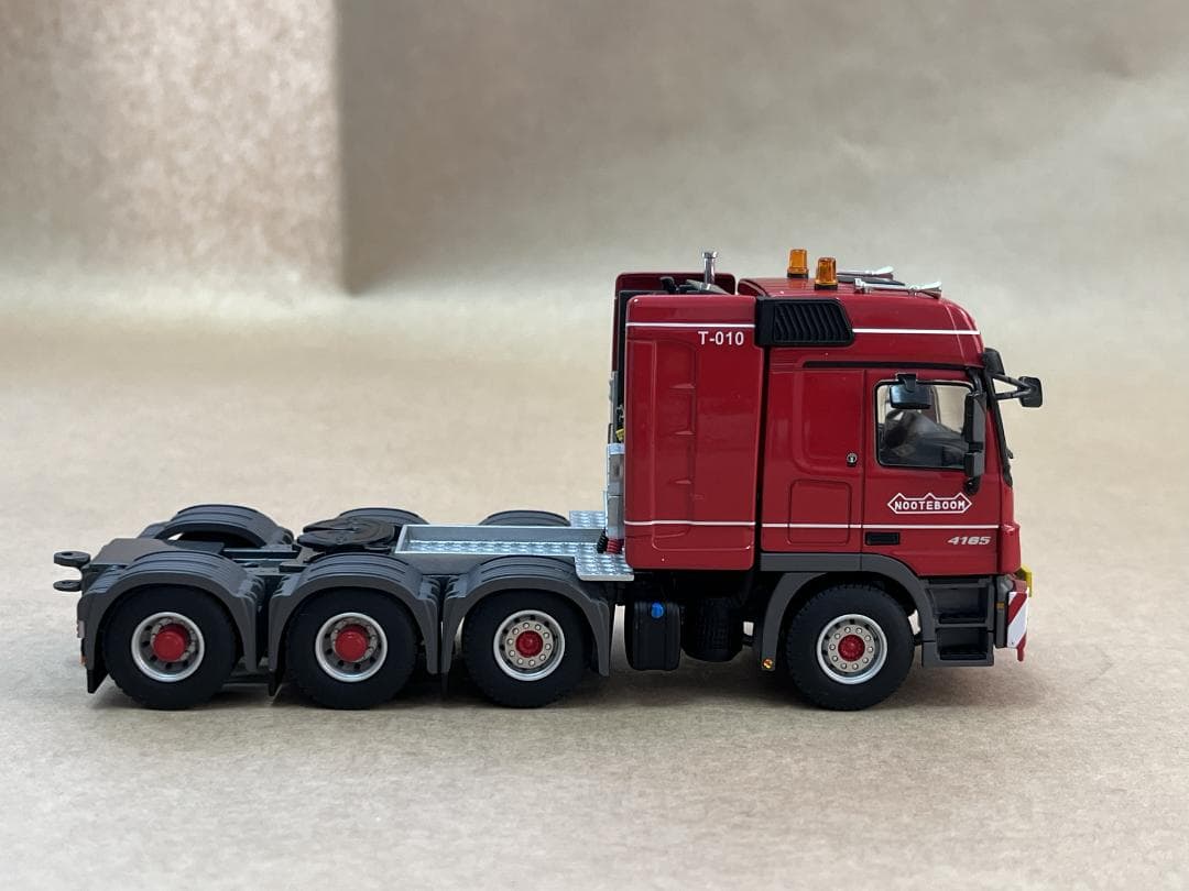 ミニカー WSI Nooteboom Mercedes Benz ActrosTitan