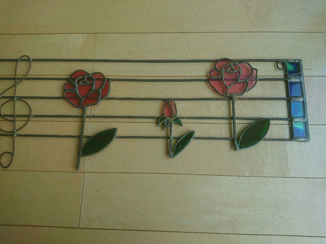 ステンドグラス 音符、音楽、ゴ−ルドピンク、ルームアクセサリー、。バラのパネル ステンドグラス 音符、音楽、ゴ−ルドピンク、ルームアクセサリー