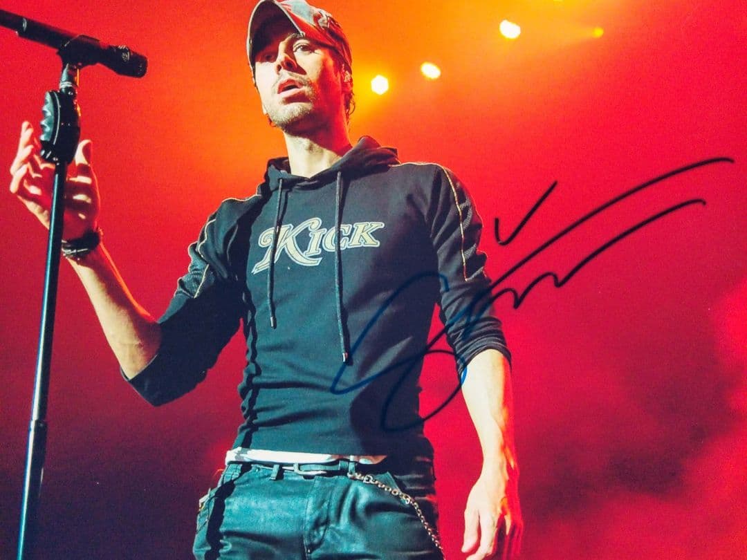 エンリケ・イグレシアス直筆サイン入り超 大型写真…