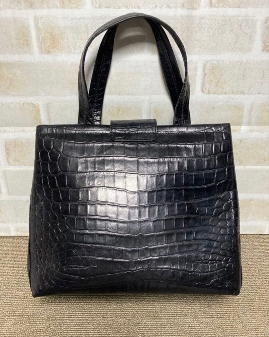 サルヴァトーレ フェラガモ　ヴァラリボン　クロコ型押し　黒色　ハンドバッグ