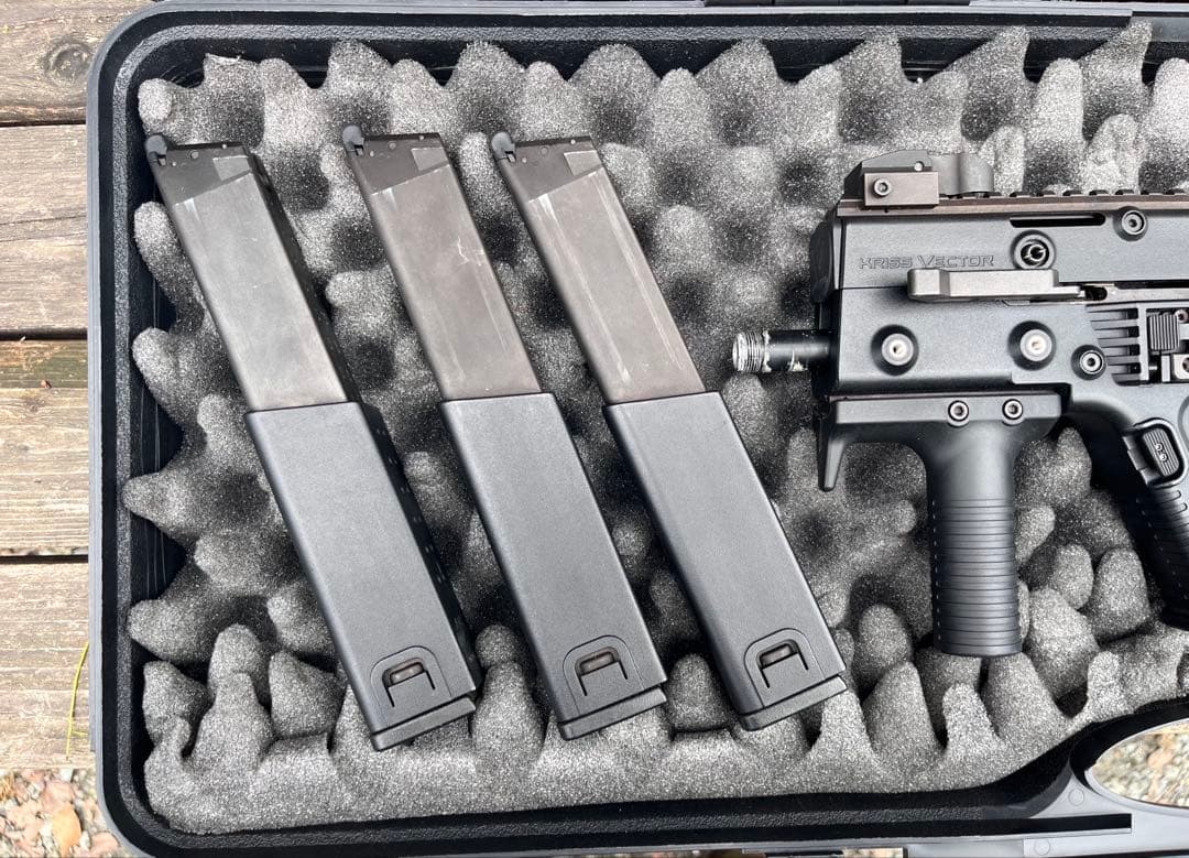 KSC KRISS VECTOR GBB 予備マガジン2本付き