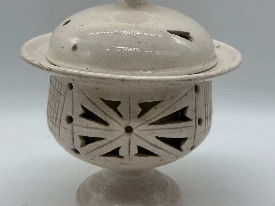 李朝　白磁　透かし彫香炉　アンティーク　送料込み251224