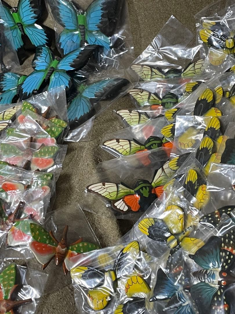【大量まとめ売り】木彫りの蝶々　海外土産　かわいい　チョウチョ