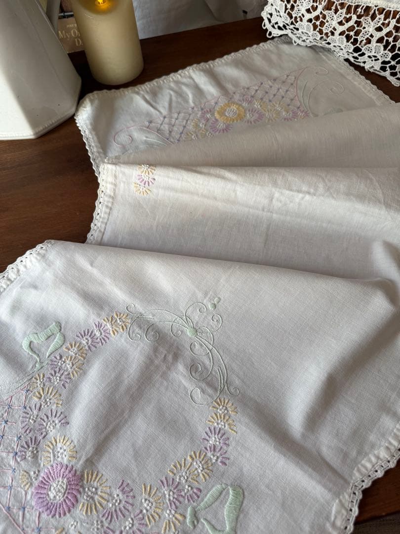 フランスアンティークஐ⋆*優しい花柄刺繍クロスஐ⋆* - メルカリ