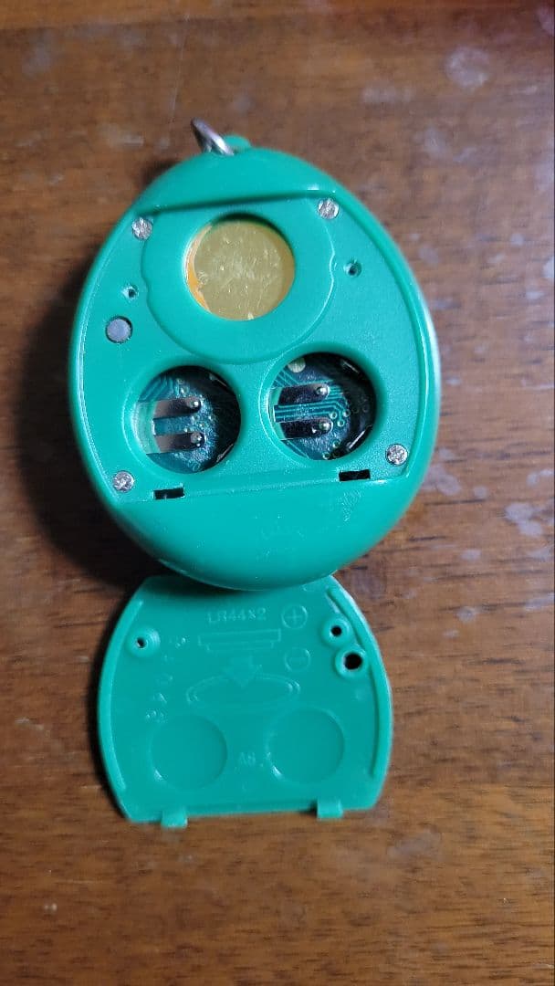 サンタクロッちのたまごっち　クリスマスデザイン 1998年製　サンタクロっち　緑