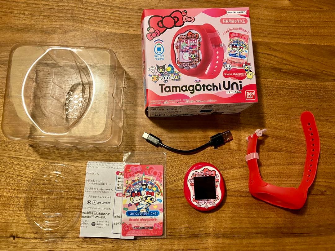 BANDAI Tamagotchi Uni 赤　サンリオ