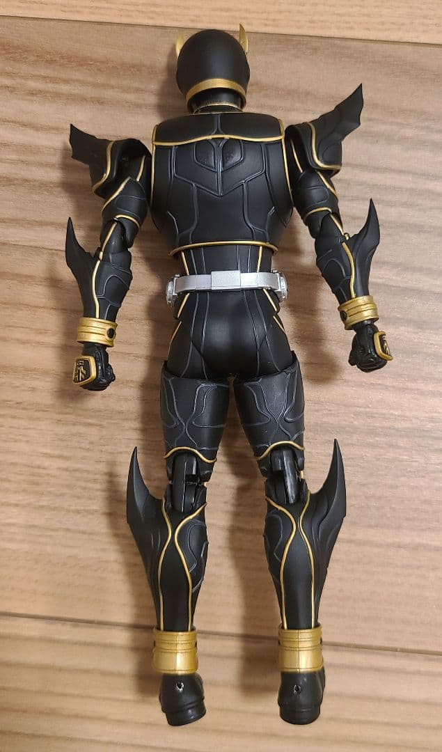 S.H. フィギュアーツ　真骨彫製法　仮面ライダークウガアルティメットフォーム