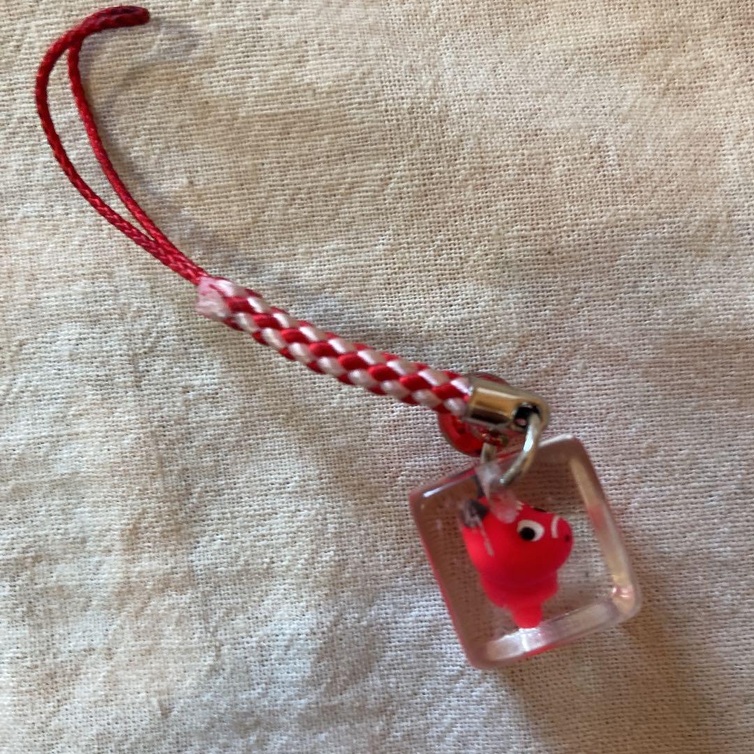 根付　赤べこ　アクリル