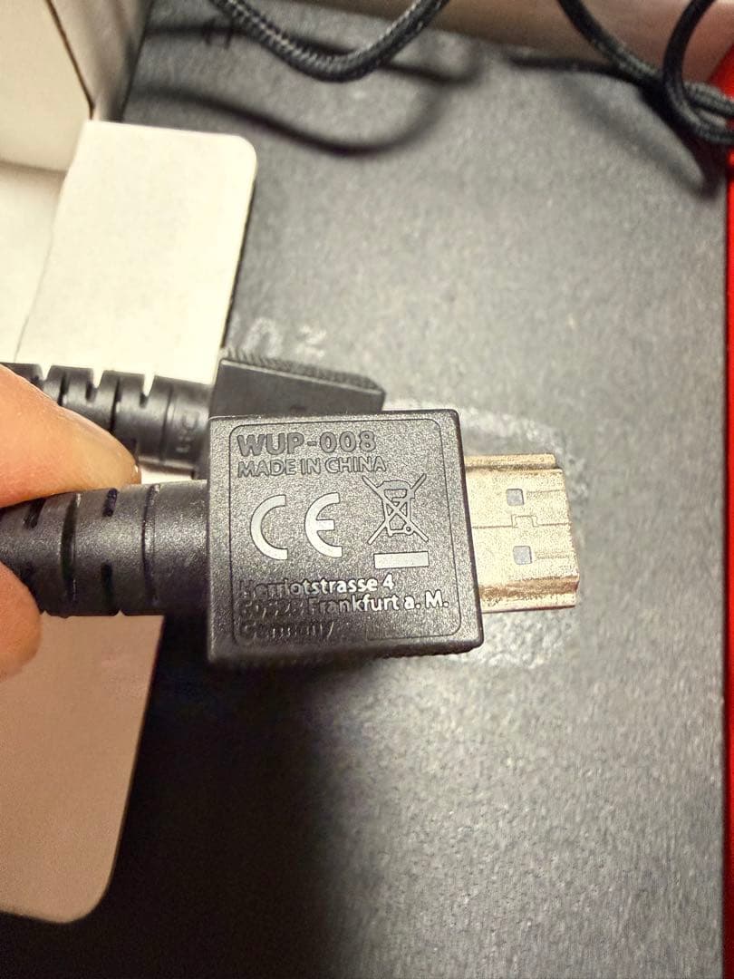 Nintendo Switch 本体 紫とオレンジのJoy-Conセット。