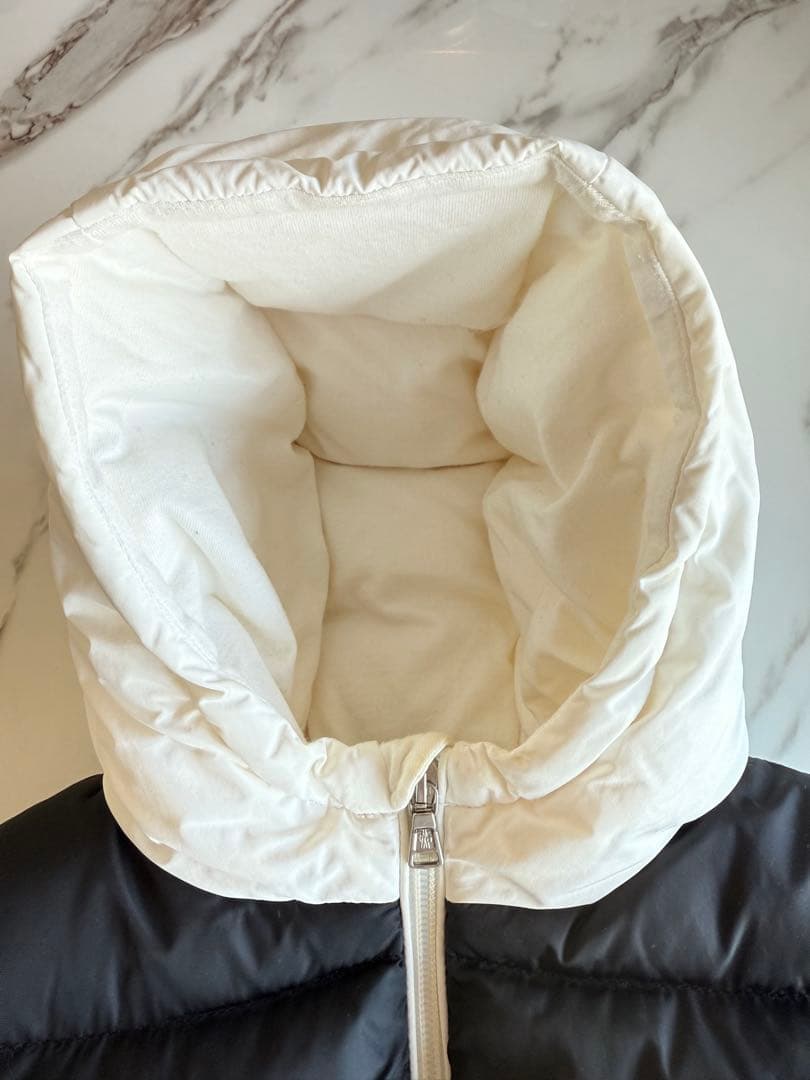 モンクレール　ダウンコート 黒/白 フード付き