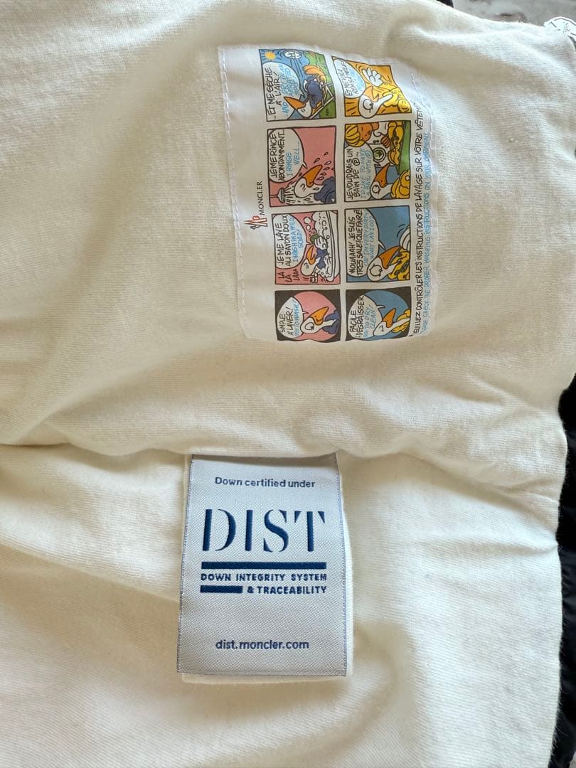 モンクレール　ダウンコート 黒/白 フード付き