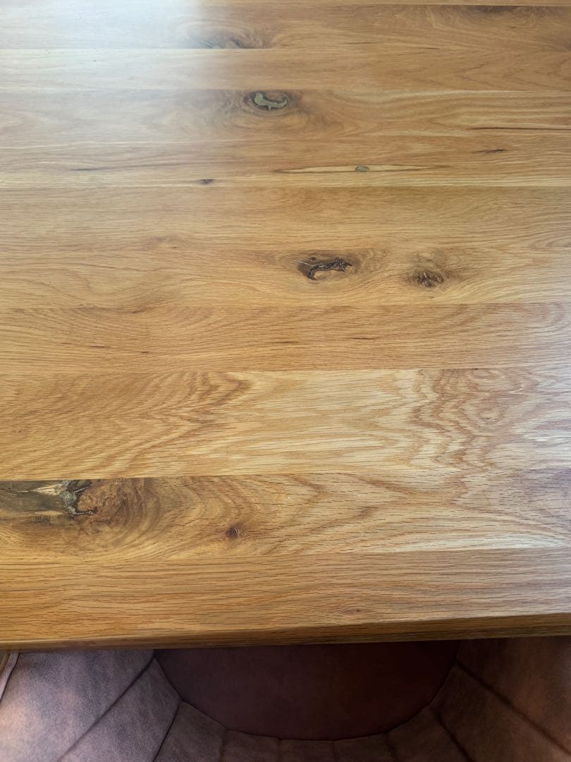 オーク材の長方形ダイニングテーブル