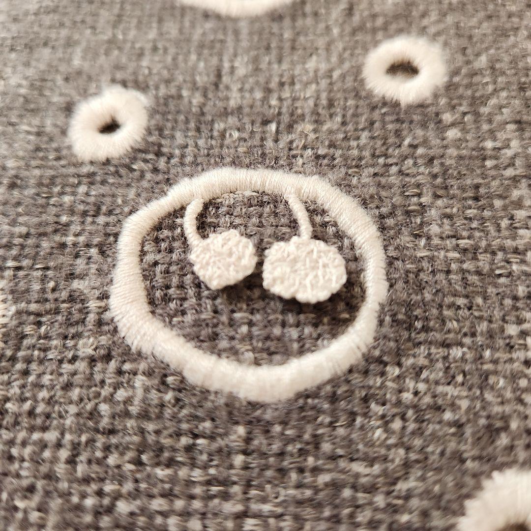 ミナペルホネン　グレー ドット柄刺繍 ひざ丈スカート