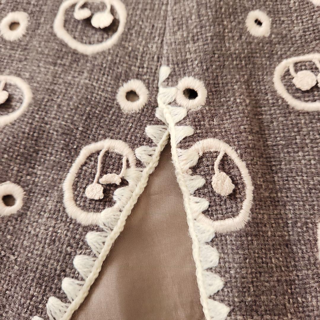 ミナペルホネン　グレー ドット柄刺繍 ひざ丈スカート