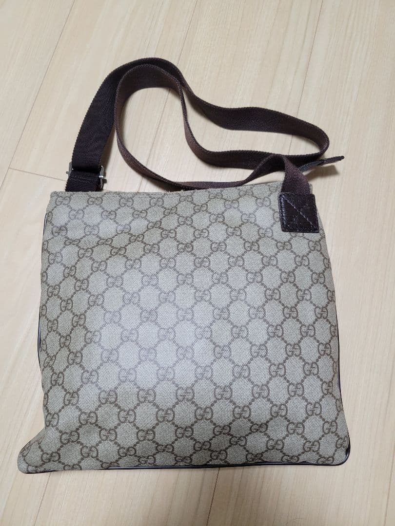 GUCCI グッチ ショルダーバッグ サコッシュ 斜め掛け GGスプリーム 茶系