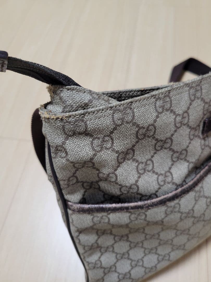 GUCCI グッチ ショルダーバッグ サコッシュ 斜め掛け GGスプリーム 茶系