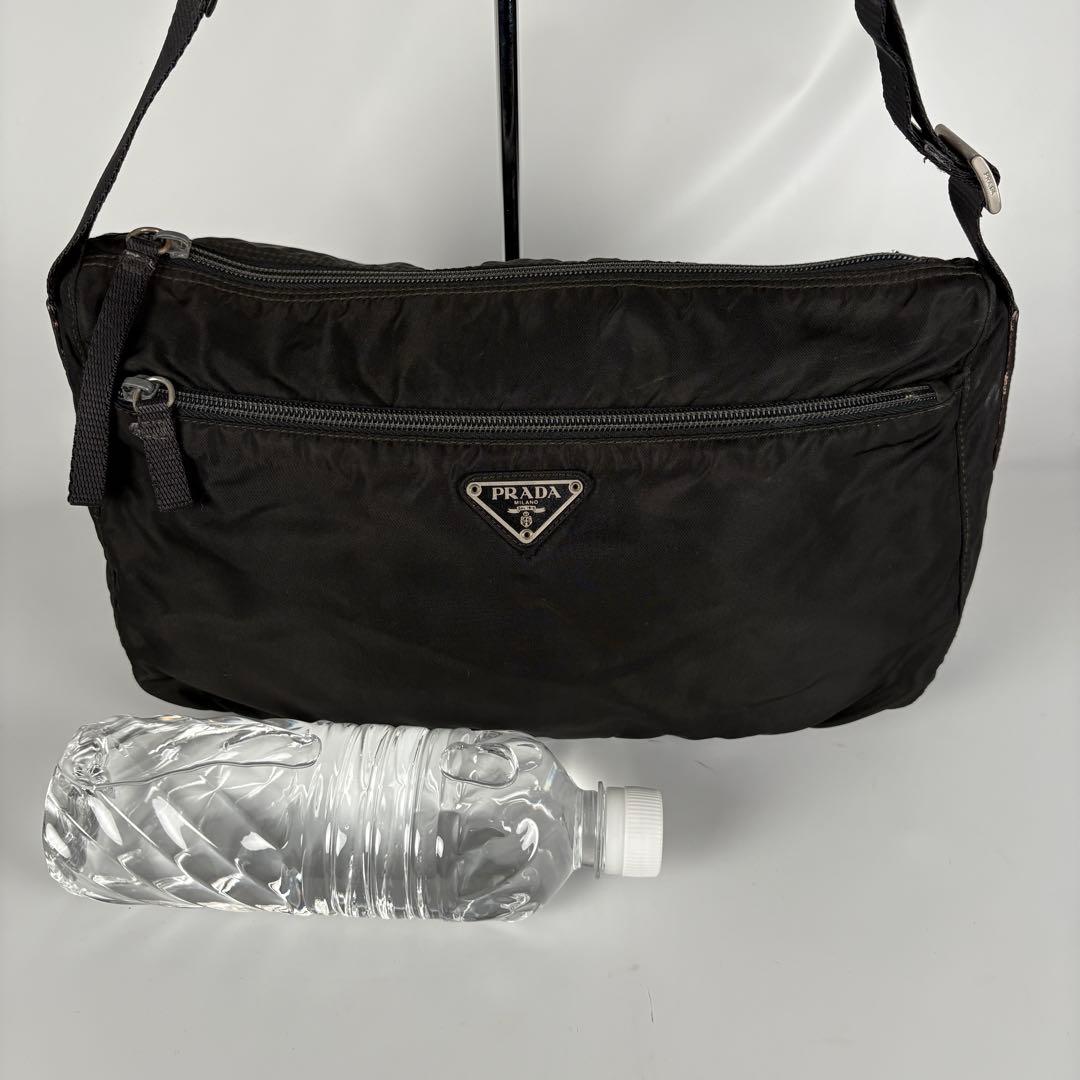 プラダ ナイロン 三角ロゴ ショルダーバッグ　ブラック