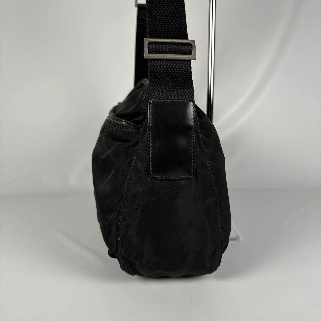 プラダ ナイロン 三角ロゴ ショルダーバッグ　ブラック