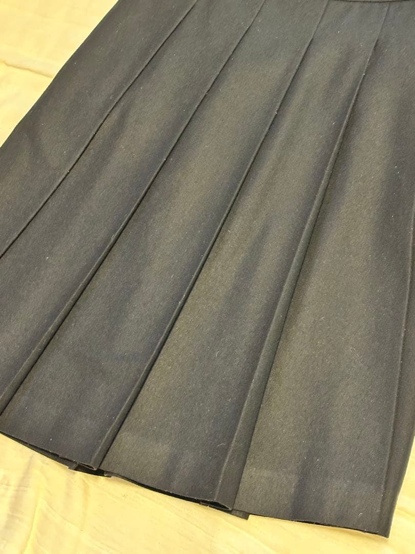 HYKE ハイク プリーツスカート ひざ丈 黒