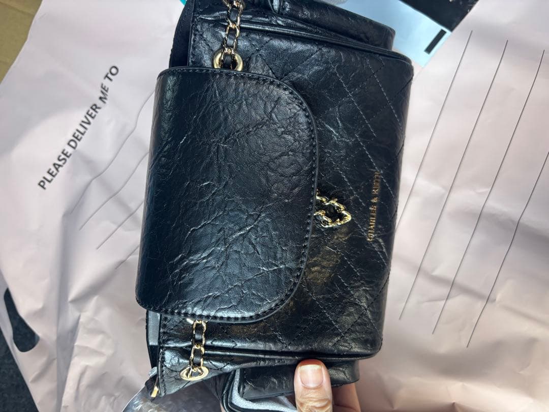 新品未開封CHARLES&KEITHDuoドゥオツーウェイフロントフラップバック