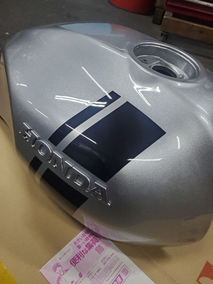 ホンダ CB1100RS用 純正タンク サイドカバー 美品 - メルカリ