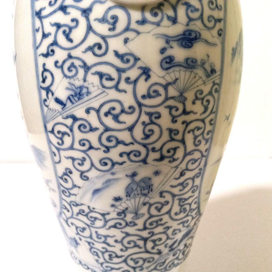 骨董 大型37cm 染付唐草窓絵鳥山水図壷 白磁獅子彫 花瓶