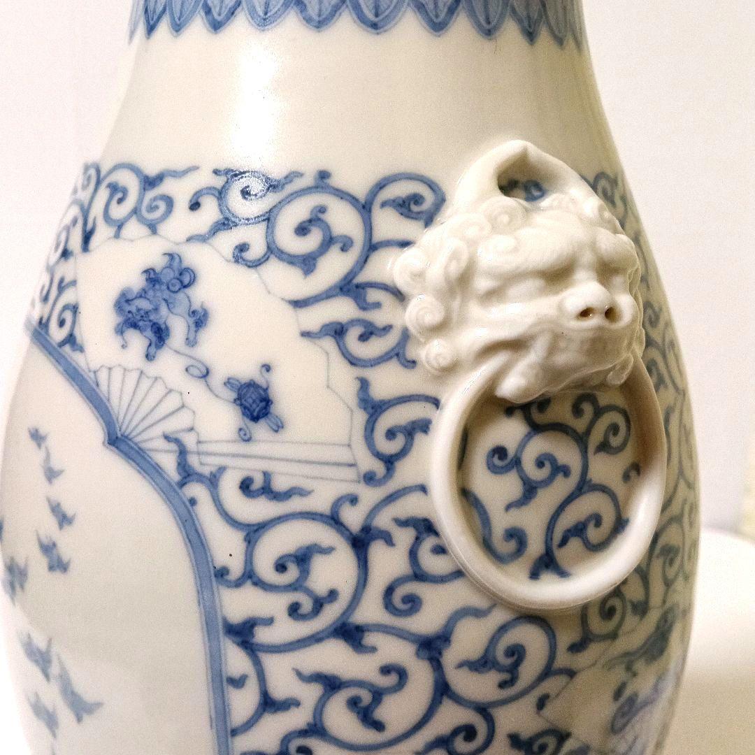 骨董 大型37cm 染付唐草窓絵鳥山水図壷 白磁獅子彫 花瓶