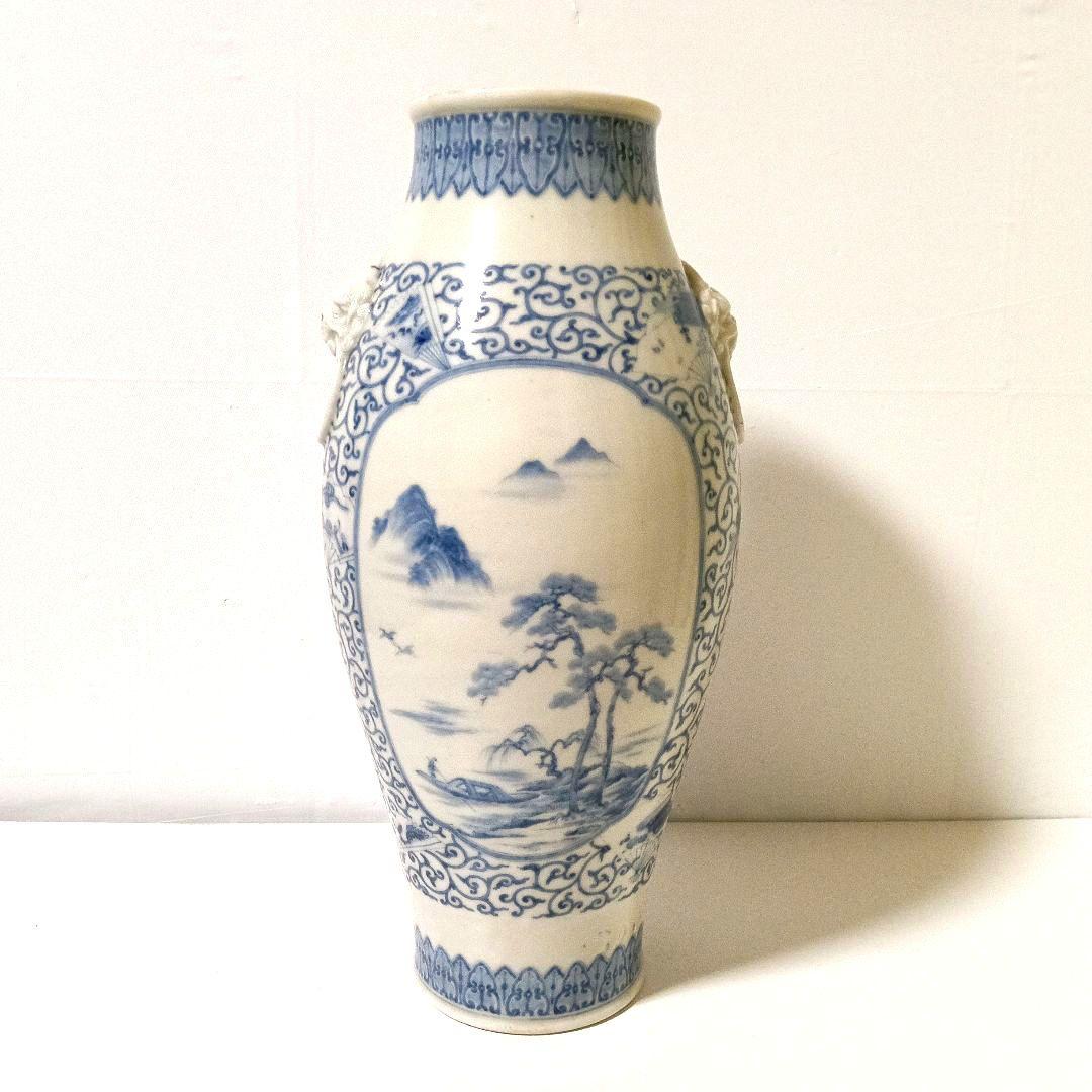 骨董 大型37cm 染付唐草窓絵鳥山水図壷 白磁獅子彫 花瓶