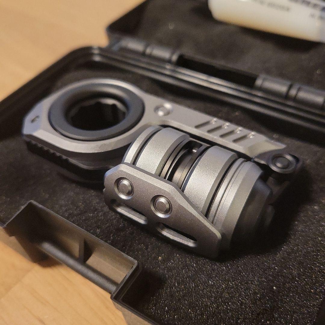 GoBiggeR Sinian Aluminum シルバー フィジェットトイ